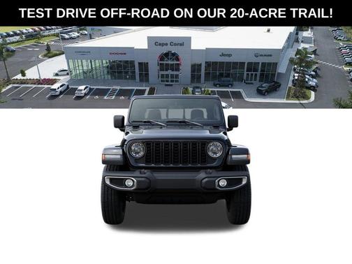 Black Clearcoat 2026 Jeep Gladiator Sahara 4x4