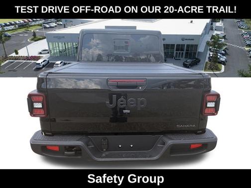 Black Clearcoat 2026 Jeep Gladiator Sahara 4x4