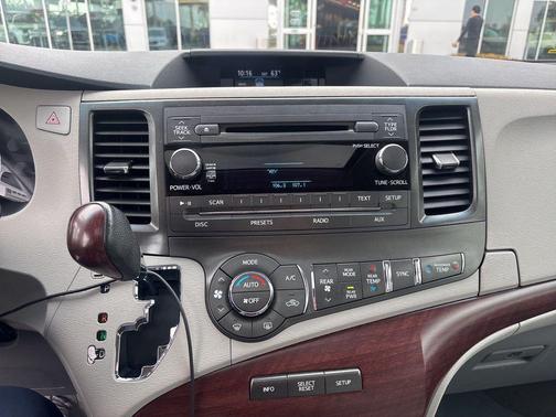 2014 Toyota Sienna XLE