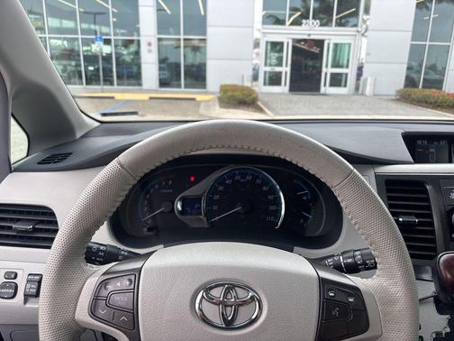 2014 Toyota Sienna XLE