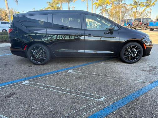 2026 Chrysler Pacifica Limited