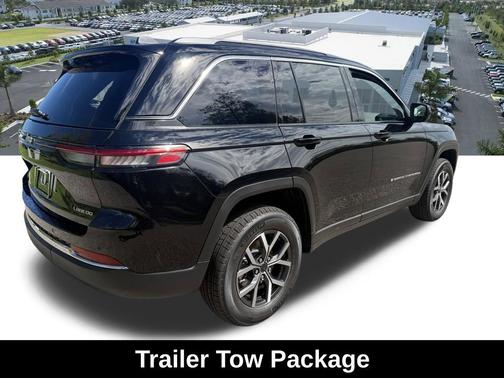 High Gloss Black 2027 Jeep Grand Cherokee Laredo