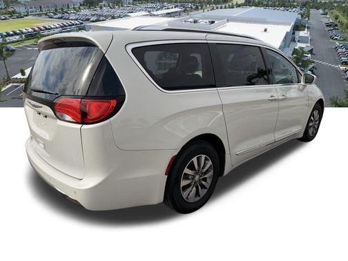 2020 Chrysler Pacifica Touring-L Plus