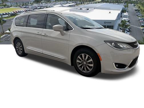 2020 Chrysler Pacifica Touring-L Plus