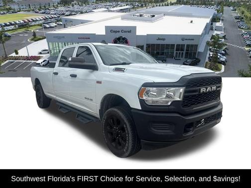 Bright White Clearcoat 2022 RAM 2500 Tradesman Crew Cab 4x2 8' Box