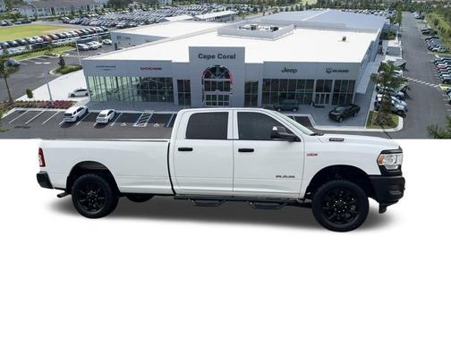 Bright White Clearcoat 2022 RAM 2500 Tradesman Crew Cab 4x2 8' Box