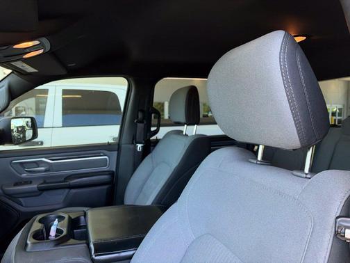Diamond Black Crystal Pearlcoat 2021 RAM 1500 Big Horn/Lone Star