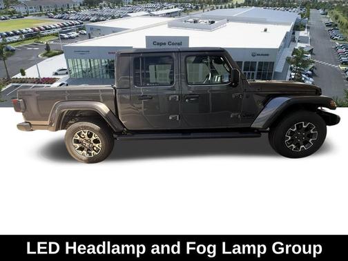 Granite Crystal Metallic Clearcoat 2026 Jeep Gladiator Sahara 4x4