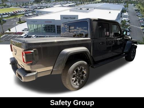 Granite Crystal Metallic Clearcoat 2026 Jeep Gladiator Sahara 4x4