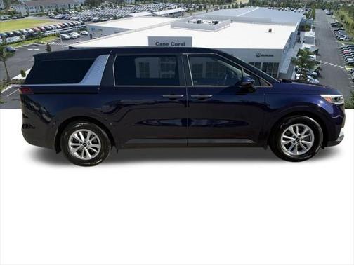 2023 Kia Carnival LX