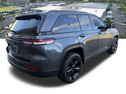 2022 Jeep Grand Cherokee Altitude