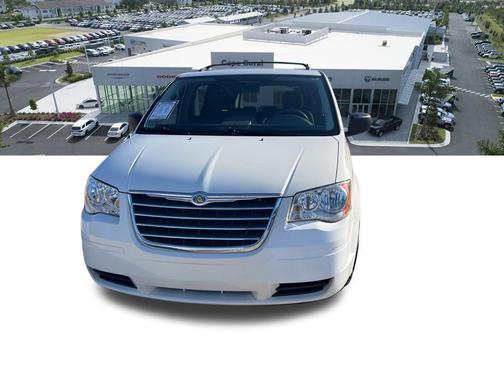2010 Chrysler Town & Country LX