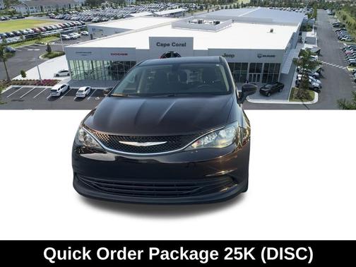 Dark Cordovan Pearlcoat 2017 Chrysler Pacifica Touring