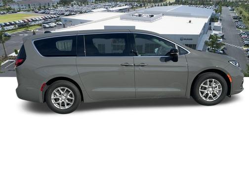 2025 Chrysler Pacifica L