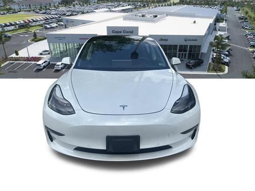 Pearl White Multi-Coat 2022 Tesla Model 3 Long Range