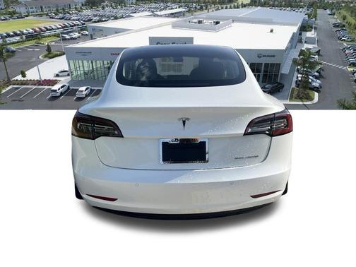 Pearl White Multi-Coat 2022 Tesla Model 3 Long Range