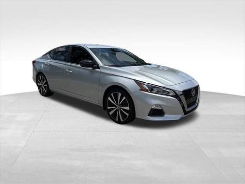 2022 Nissan Altima SR FWD