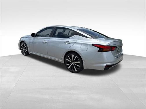 2022 Nissan Altima SR FWD