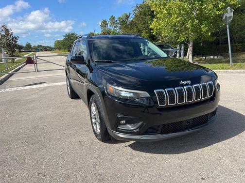 Diamond Black Crystal Pearlcoat 2022 Jeep Cherokee Latitude Lux
