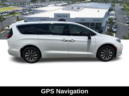 2025 Chrysler Pacifica Hybrid Select