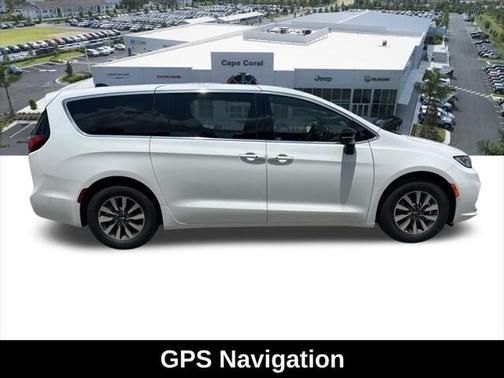 2025 Chrysler Pacifica Hybrid Select
