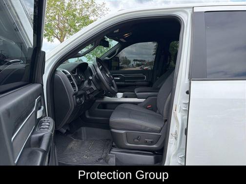 2024 RAM 3500 Big Horn Crew Cab 4x4 8' Box