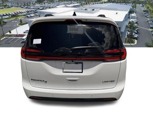 Pw7 2027 Chrysler Pacifica Limited