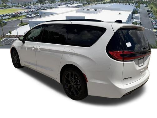 Pw7 2027 Chrysler Pacifica Limited