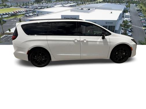 Pw7 2027 Chrysler Pacifica Limited