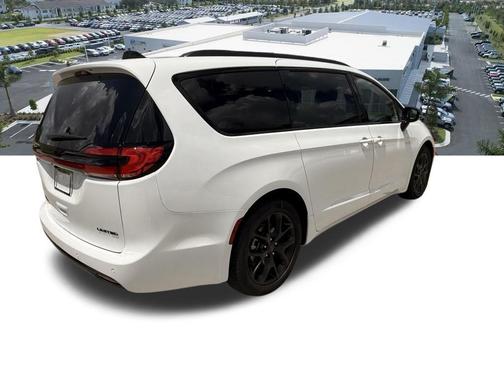 Pw7 2027 Chrysler Pacifica Limited