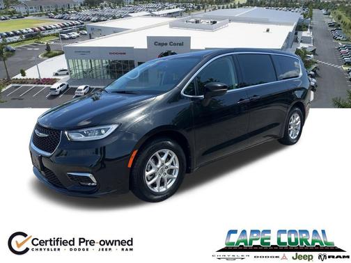 Brilliant Black Crystal Pearlcoat 2023 Chrysler Pacifica Touring L