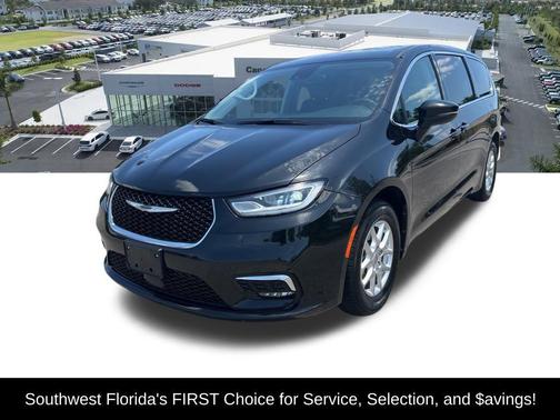 Brilliant Black Crystal Pearlcoat 2023 Chrysler Pacifica Touring L