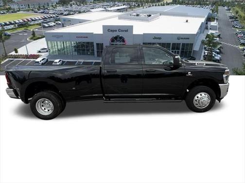 2025 RAM 3500 Tradesman Crew Cab 4x4 8' Box