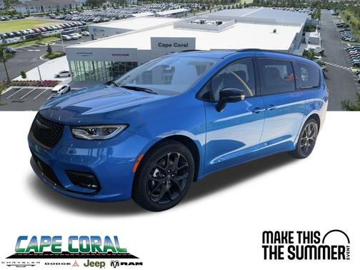 Hydro Blue Pearlcoat 2026 Chrysler Pacifica L