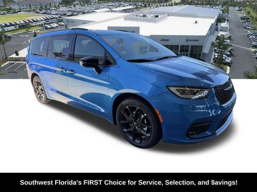 Hydro Blue Pearlcoat 2026 Chrysler Pacifica L