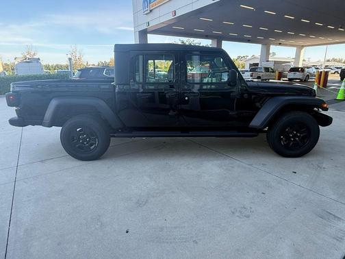 2026 Jeep Gladiator Sport