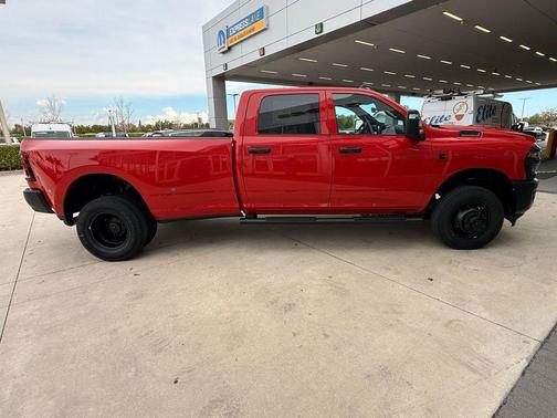 2026 RAM 3500 Tradesman Crew Cab 4x4 8' Box