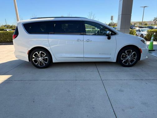 2026 Chrysler Pacifica L