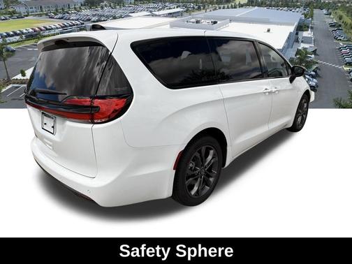 Bright White Clearcoat 2026 Chrysler Pacifica L