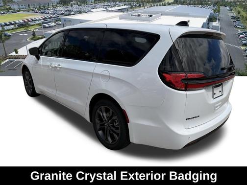 Bright White Clearcoat 2026 Chrysler Pacifica L