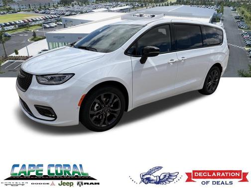 Bright White Clearcoat 2026 Chrysler Pacifica L