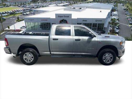 2022 RAM 3500 Tradesman Crew Cab 4x4 6'4' Box