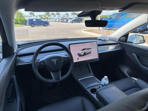 2022 Tesla Model Y Long Range Dual Motor All-Wheel Drive