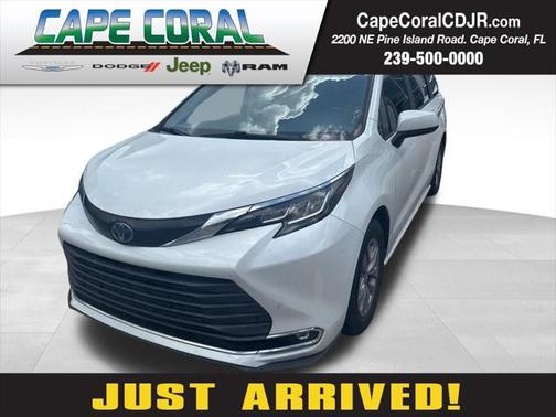 2022 Toyota Sienna XLE 7 Passenger
