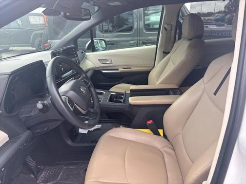 2022 Toyota Sienna XLE 7 Passenger