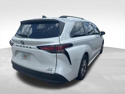 2022 Toyota Sienna XLE 7 Passenger