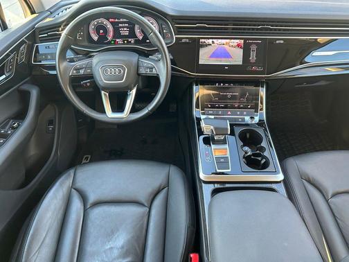 Glacier White Metallic 2023 Audi Q7 45 Premium