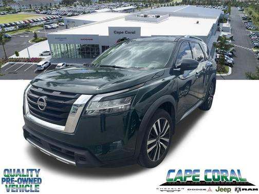 Obsidian Green Pearl/Super Black 2024 Nissan Pathfinder Platinum