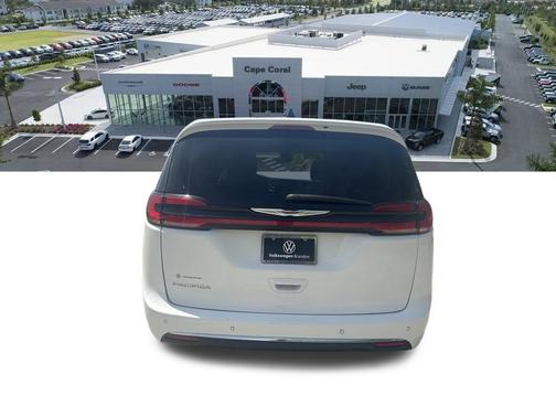 Bright White Clearcoat 2023 Chrysler Pacifica Touring L