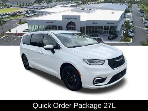 Bright White Clearcoat 2023 Chrysler Pacifica Touring L